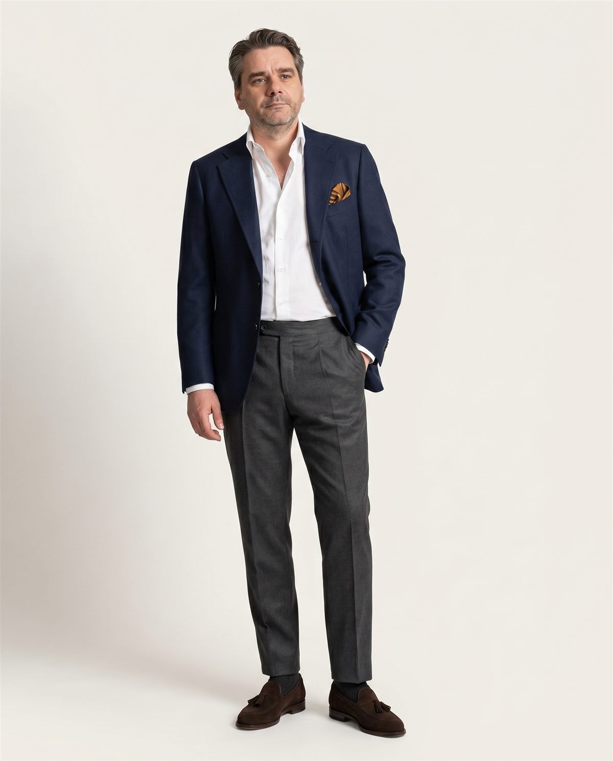 Client look in 4K: blazer outfit